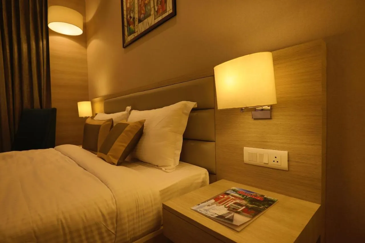 Hotel Goa Country Club Gurgaon 4*,